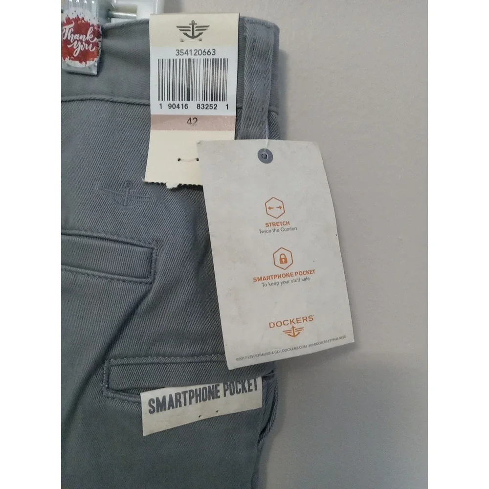 Dockers Men Grey‎ Classic Fit 9 1/2 Inseam Stretch Smartphone Shorts Size 42